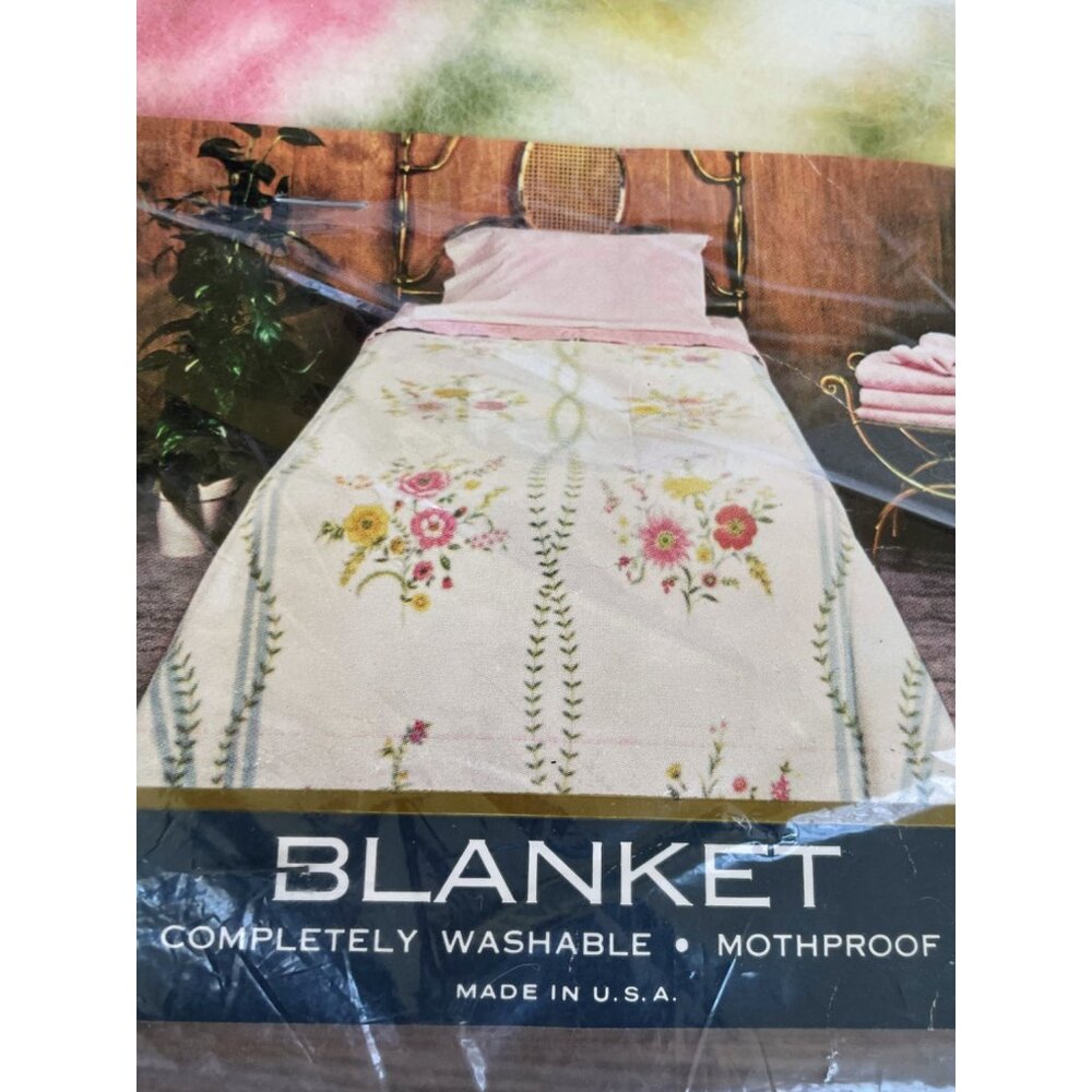 Vintage 1950s FieldCrest Blanket NOS Shabby Roses Vines 72x90" Rayon Blend - Picture 13 of 15